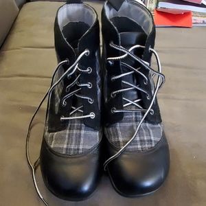 Algeria Black Boots Sz 40